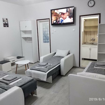 Apartmani Pinokio Ni Esterno foto