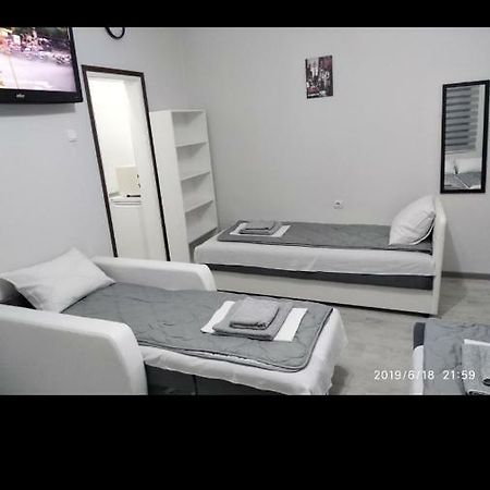 Apartmani Pinokio Ni Esterno foto