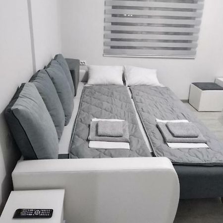 Apartmani Pinokio Ni Esterno foto