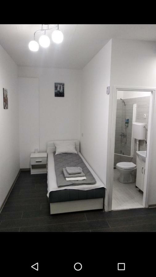 Apartmani Pinokio Ni Esterno foto