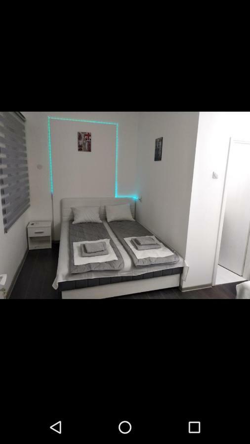 Apartmani Pinokio Ni Esterno foto