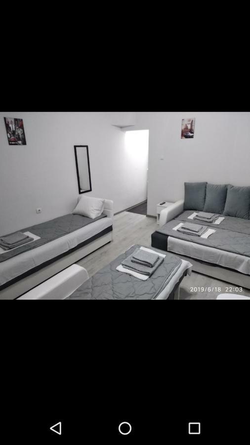 Apartmani Pinokio Ni Esterno foto