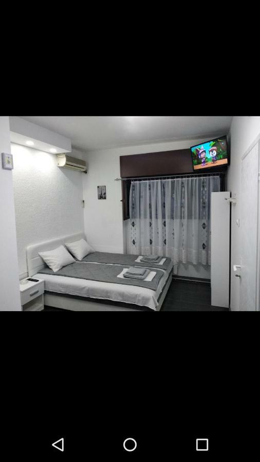 Apartmani Pinokio Ni Esterno foto